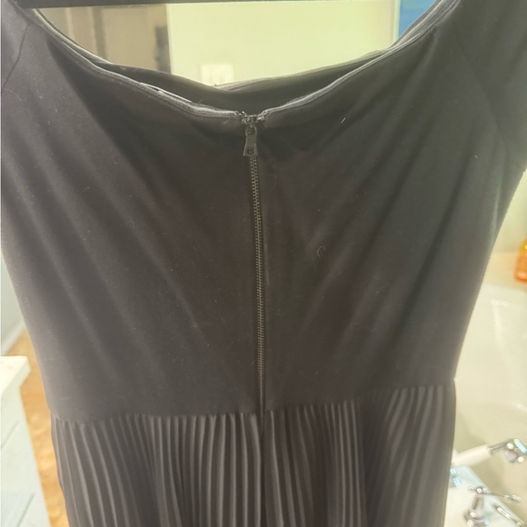 Alice + Olivia Black Pleated Maxi Gown - Picture 3 of 3